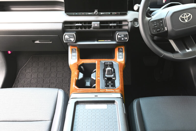 【新商品】トヨタ RAV4(AXAN64型)に対応する商品が新登場！！